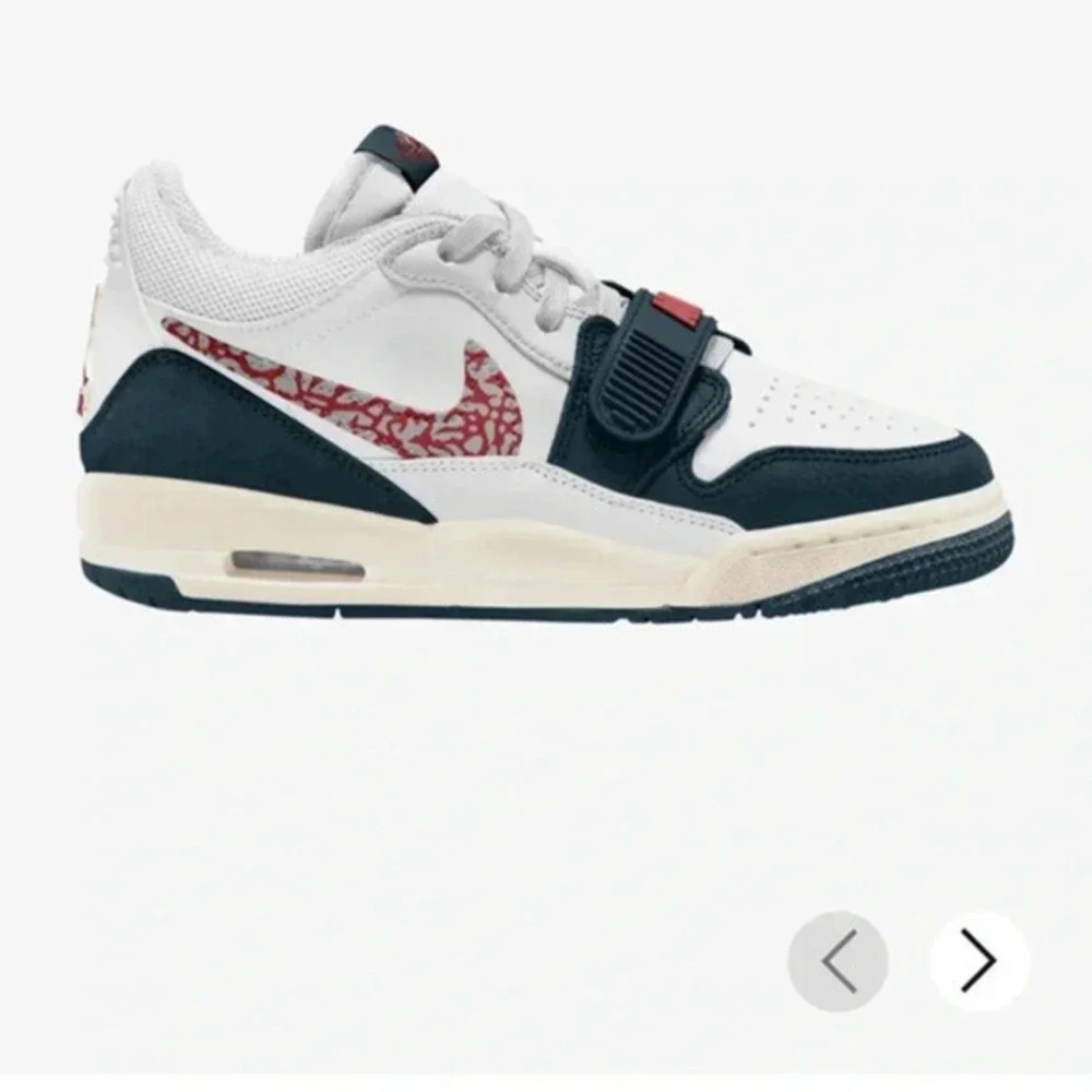 New Jordan Legacy 312 Low big kids basketball shoes white,‎ blue, red Size 7
